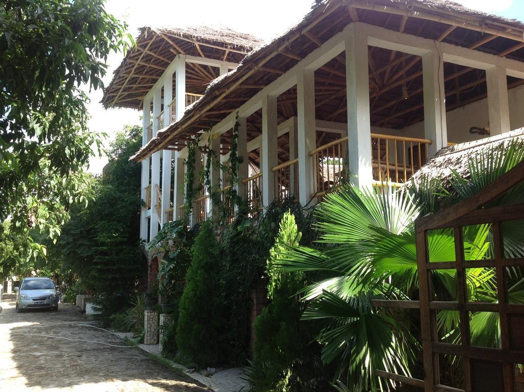 Mangga Lodge Bira Exterior foto